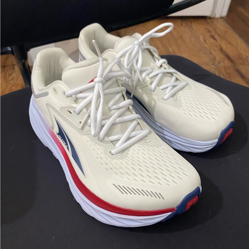 Men's 9.5 Altra tennis/running shoes